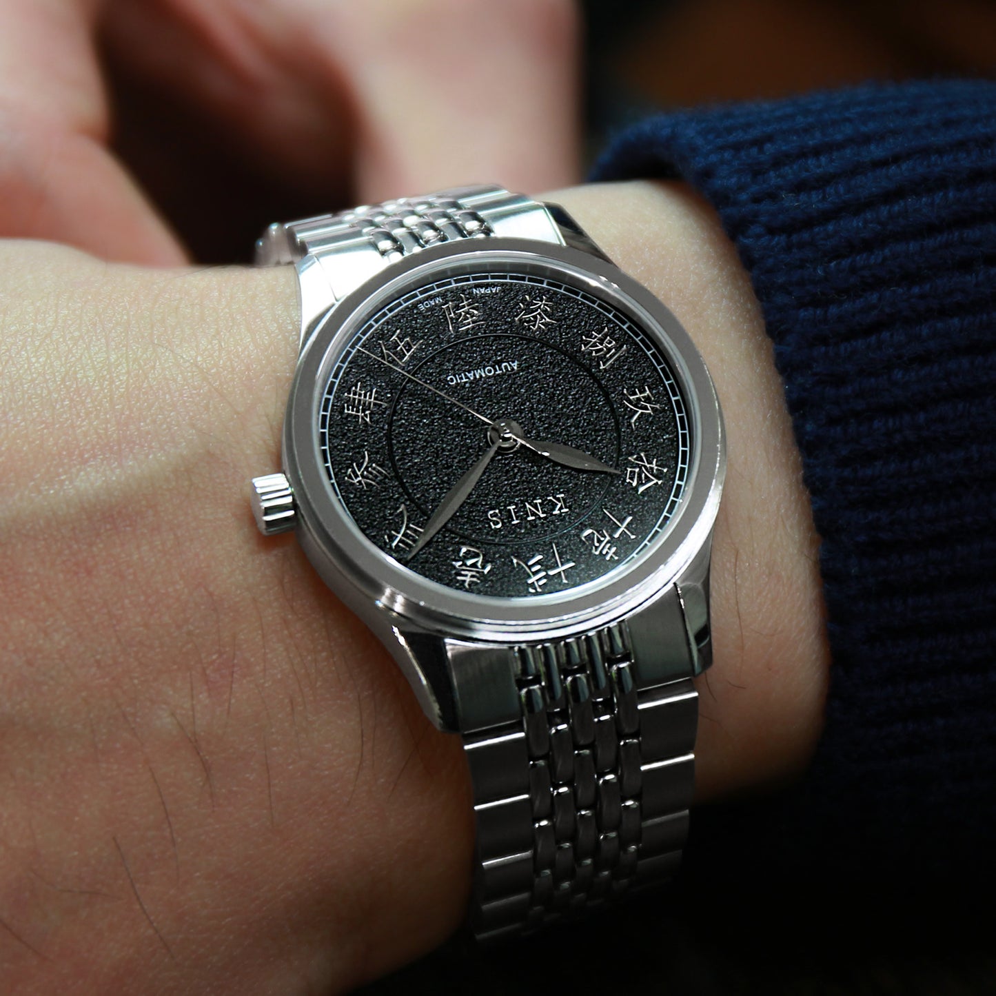 KNIS 刻 -KOKU- 自動巻き 日本製 彫金インデックス ライスブレスレット ブラック 漢字 KN005-KJBKRC